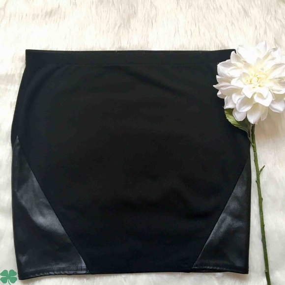 Victoria's Secret black Mini Skirt Size Medium - Picture 3 of 8